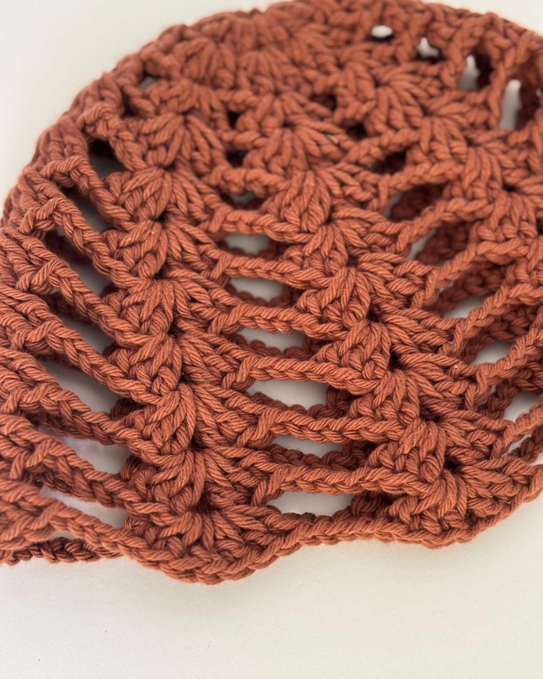 Cata Mauve Mesh Hat: Gorro en Tendencia en Crochet