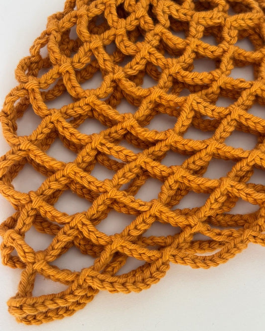 Ochre Net Mesh Hat: Gorro Mostaza en Tendencia en Crochet