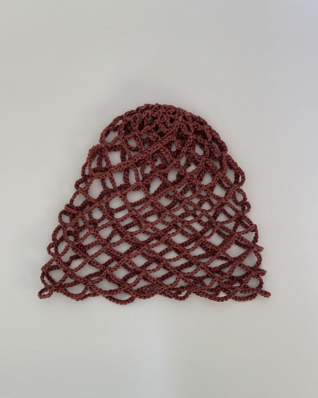 Mauve Net Mesh Hat: Gorro en Tendencia en Crochet