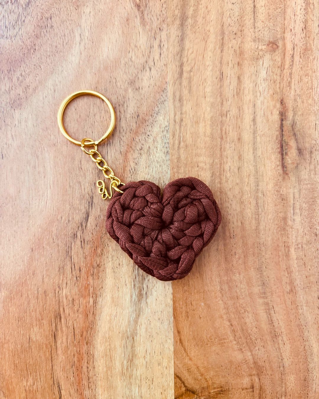 Llavero de Corazón Tejido a Mano Color Marrón Atta
