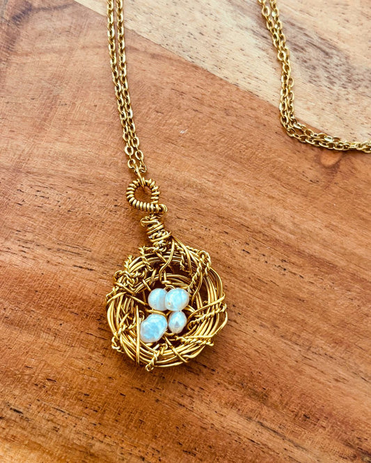 Cadena "Nido de Amor" - En Alambrado a Mano y Perlas Pequeñas de Agua Dulce Atta