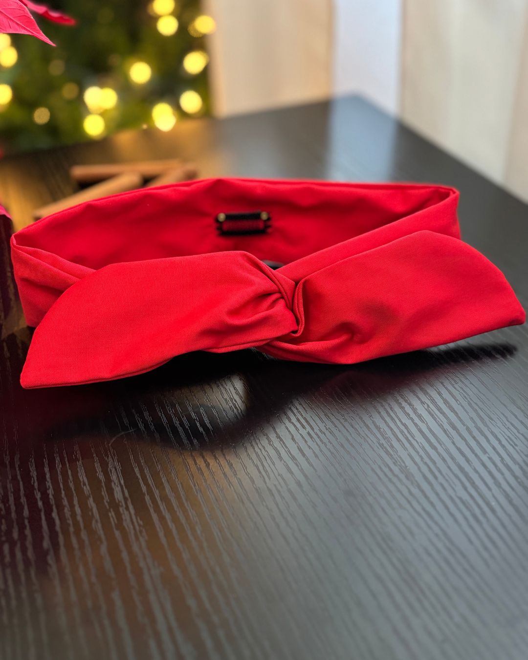 PRE ORDEN: Rita Wire Headband Color Rojo – Bandana Artesanal con Alambre y Hair Clips Antideslizantes | Veurora