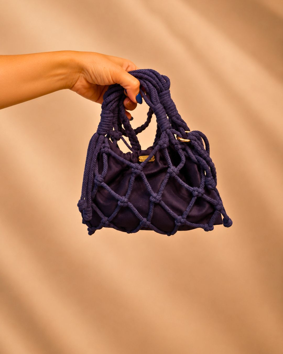 Lucía 3 en 1 Cross Body and Clutch Drawstring & Net Bag Color Azul Marino Atta