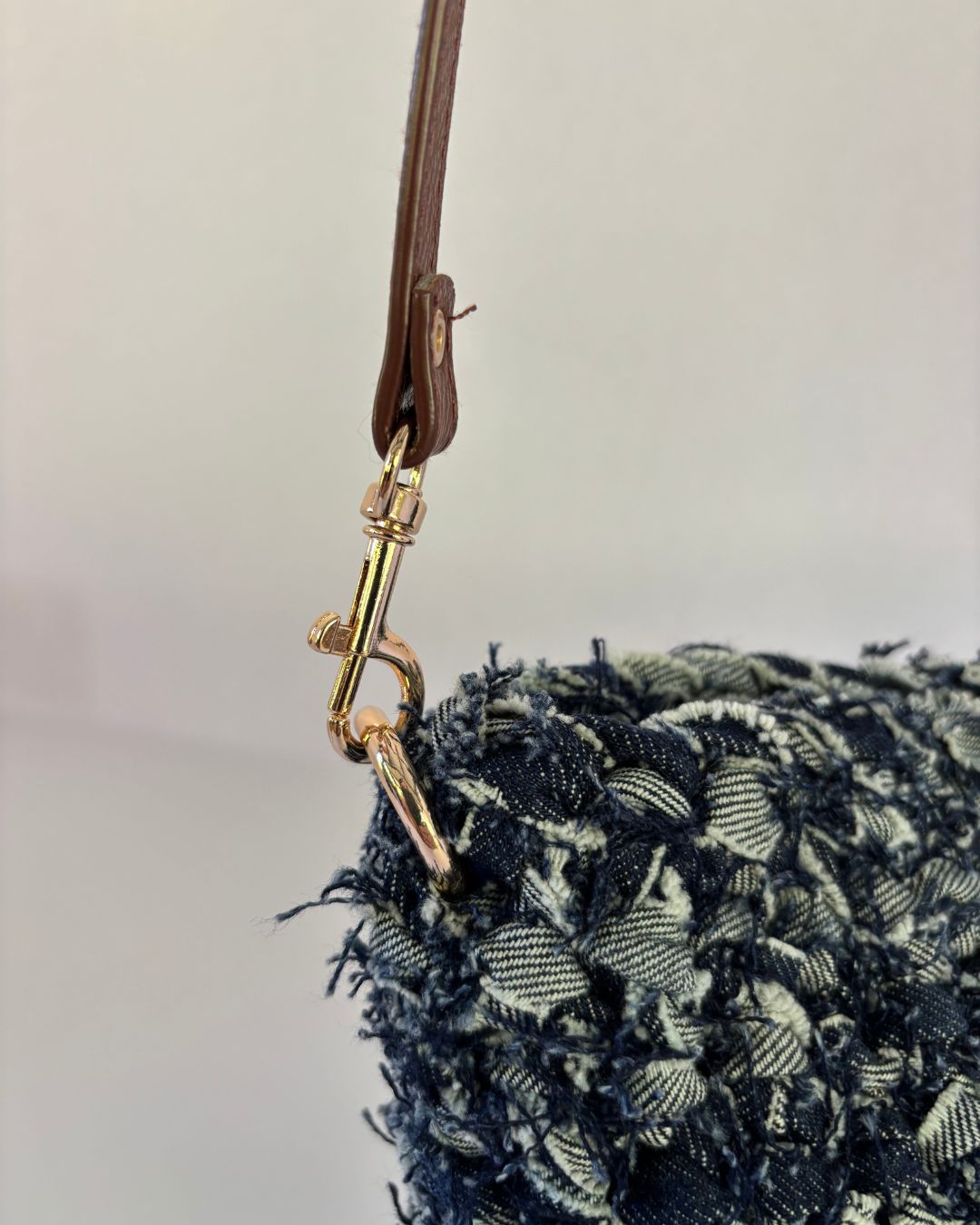 Catalina 2 en 1 Denim Crossbody Bag + Clutch Purse Color: Azul Oscuro