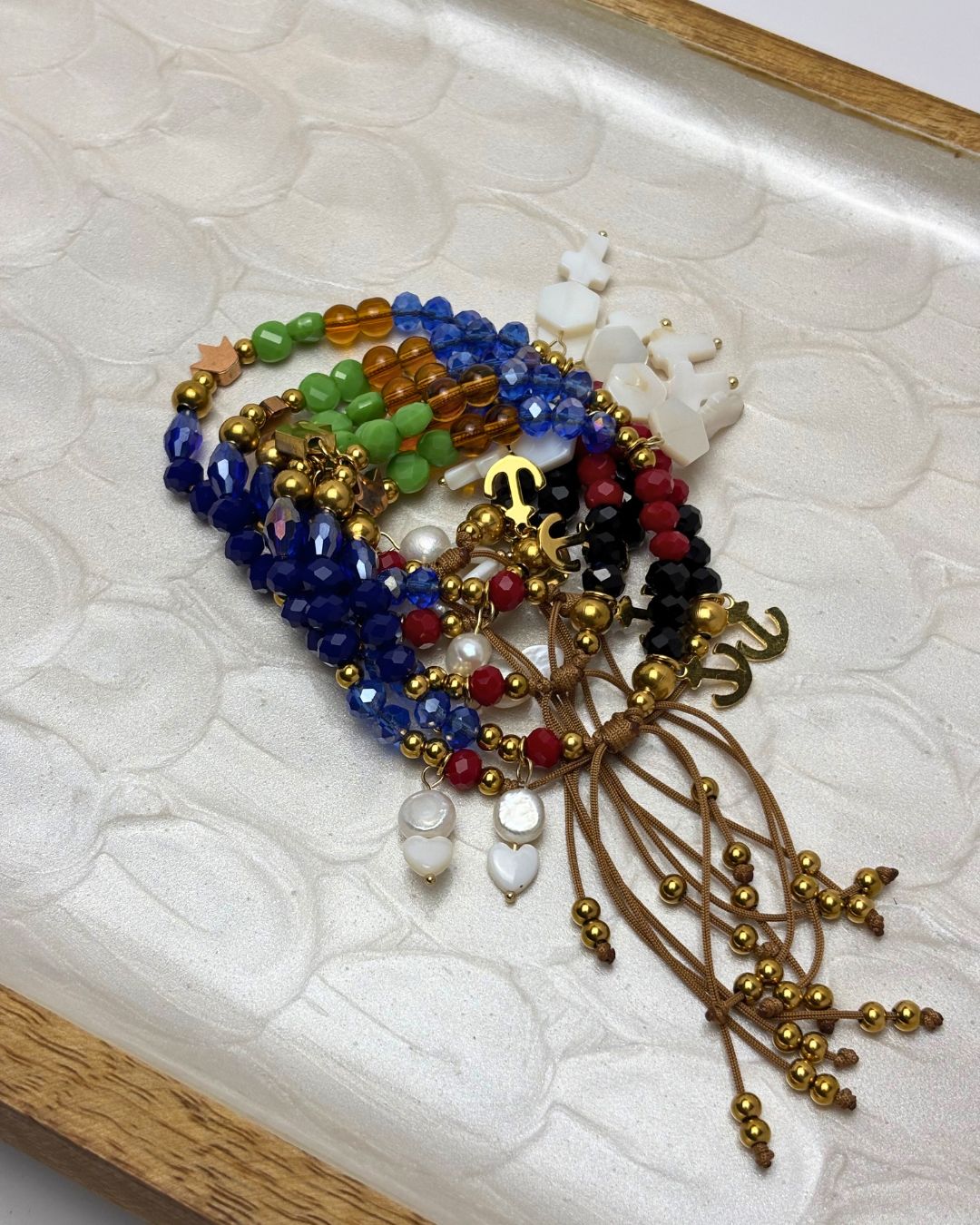 Pulsera Padre Nuestro en Hilo Crema, Beads y Charms