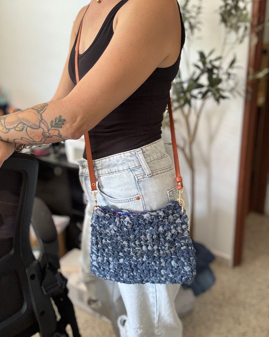 Catalina 2 en 1 Denim Crossbody Bag + Clutch Purse Color: Azul Claro