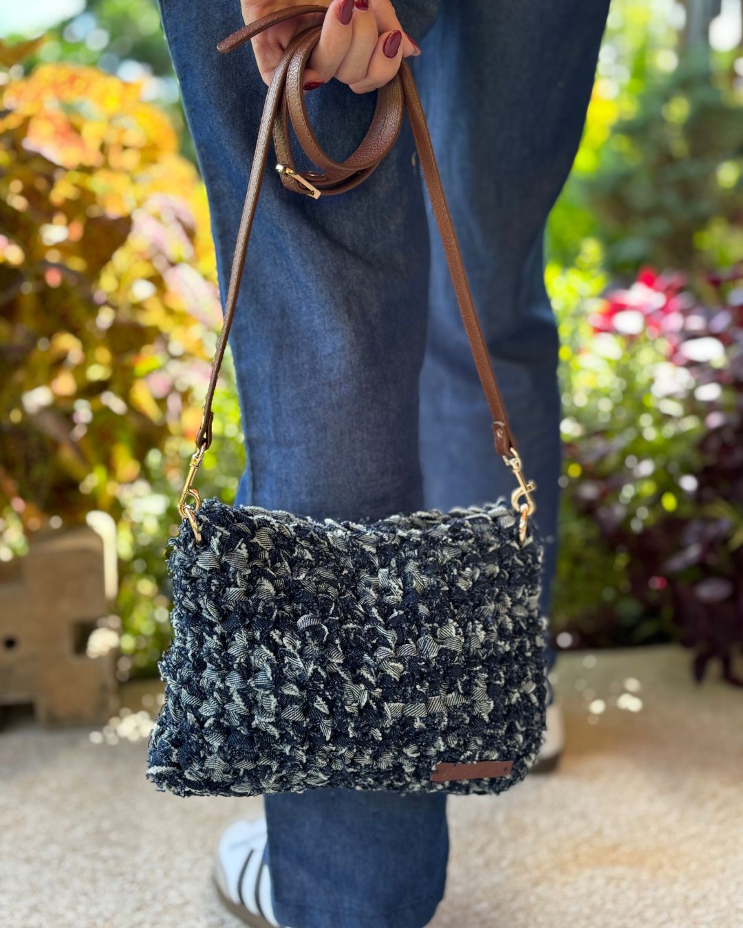 Catalina 2 en 1 Denim Crossbody Bag + Clutch Purse Color: Azul Oscuro