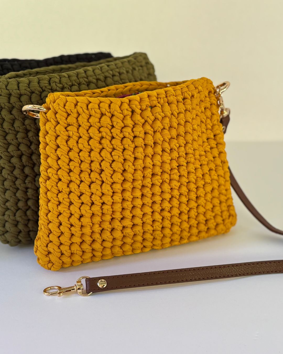Magdalena Cartera Crossbody en Crochet con Trapillo Brasileño