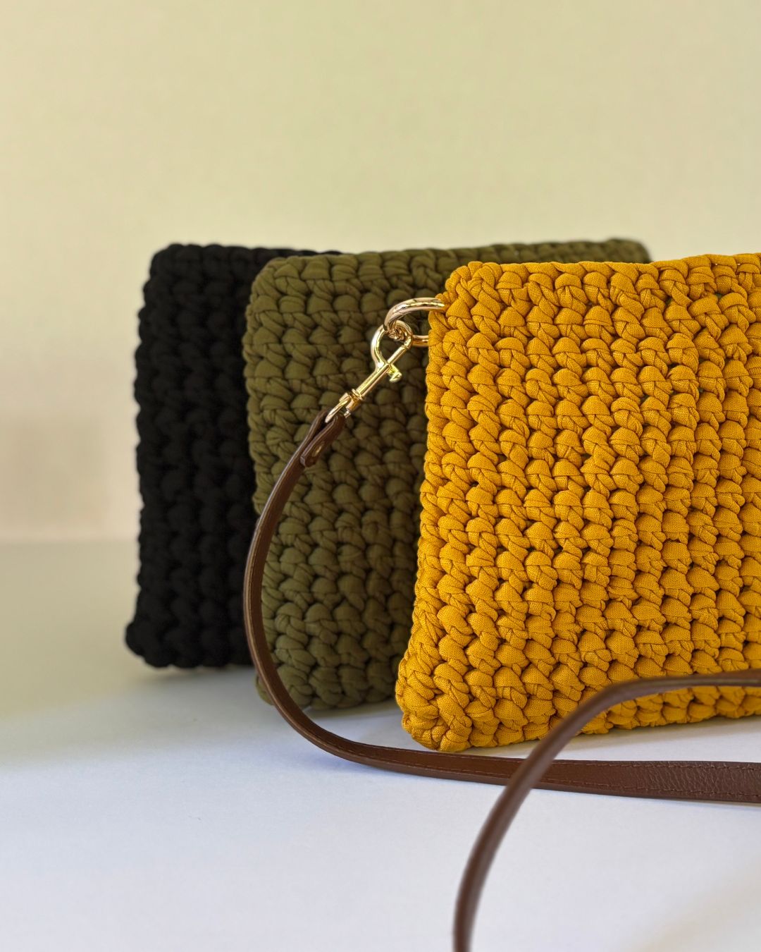 Magdalena Cartera Crossbody en Crochet con Trapillo Brasileño