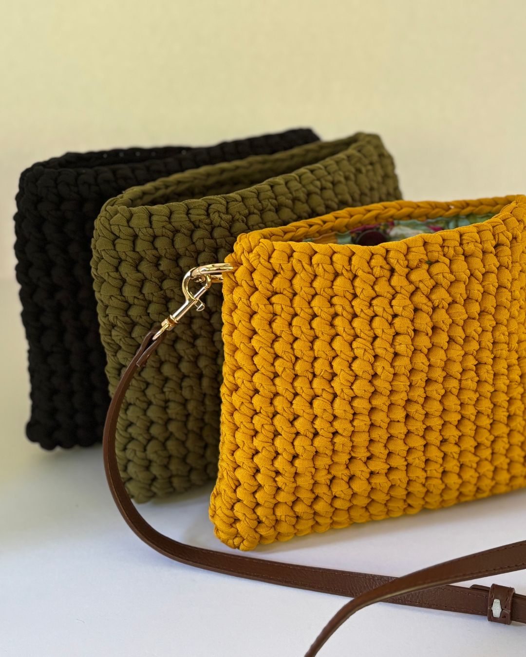 Magdalena Cartera Crossbody en Crochet con Trapillo Brasileño
