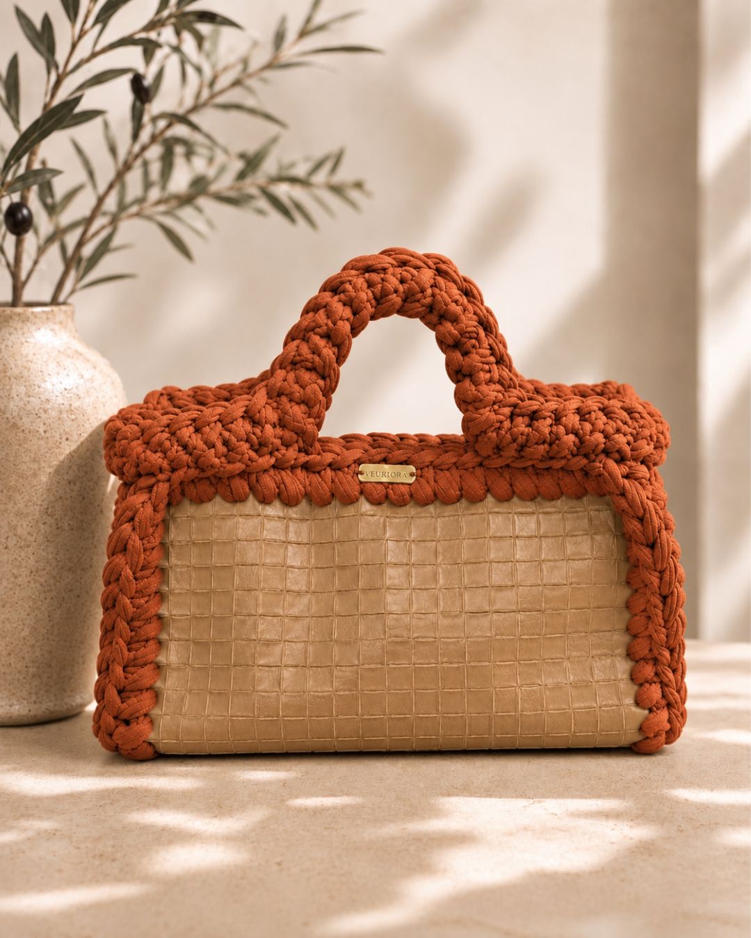PRE ORDEN - Elena Pequeña Terracota Gruta : Vinyl and Crochet Bag 3 en 1 Cross Body, Clutch and Shoulder
