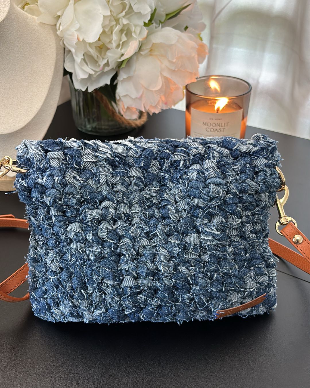 Catalina 2 en 1 Denim Crossbody Bag + Clutch Purse Color: Azul Claro