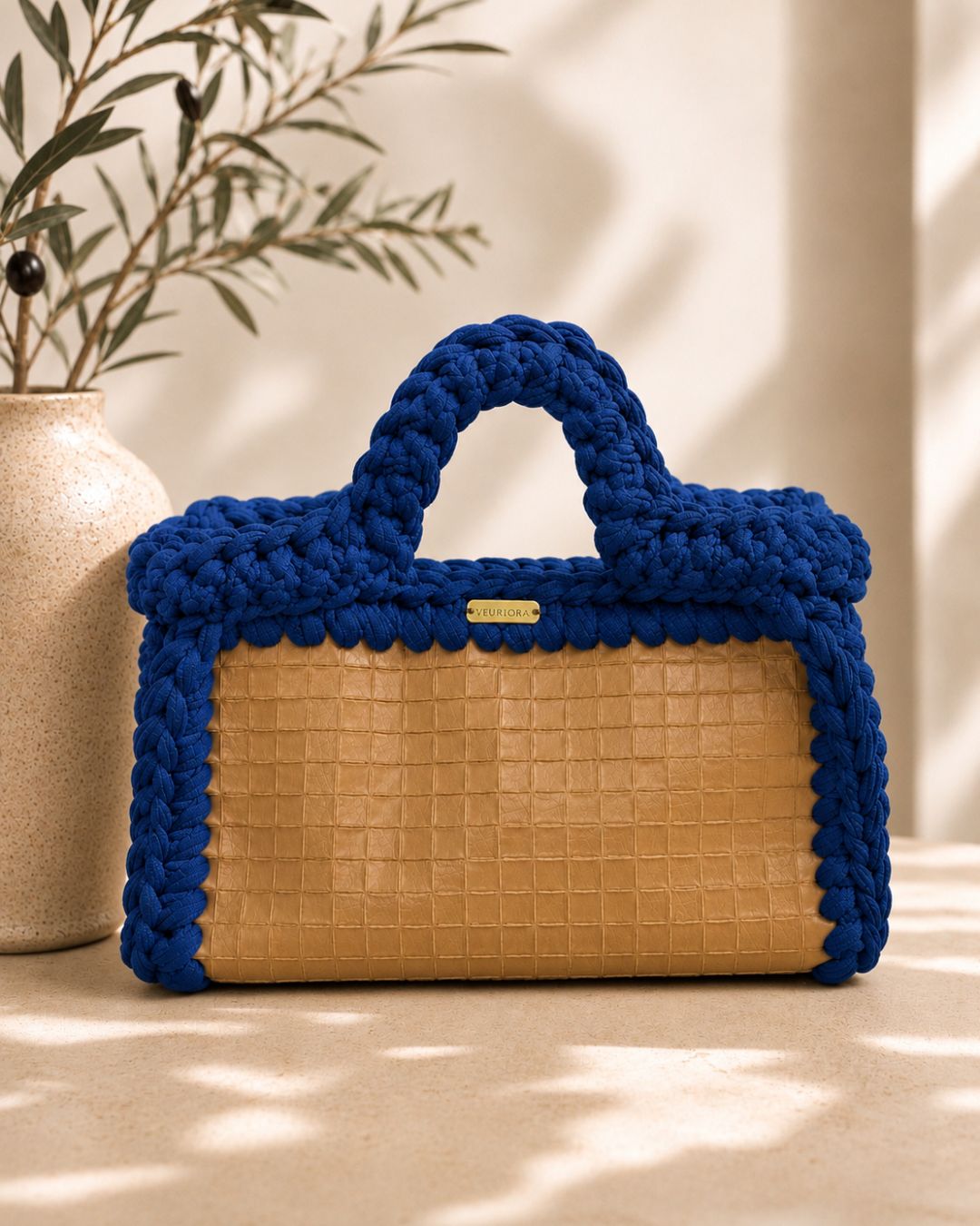 PRE ORDEN - Elena Pequeña Azul Brillante: Vinyl and Crochet Bag 3 en 1 Cross Body, Clutch and Shoulder