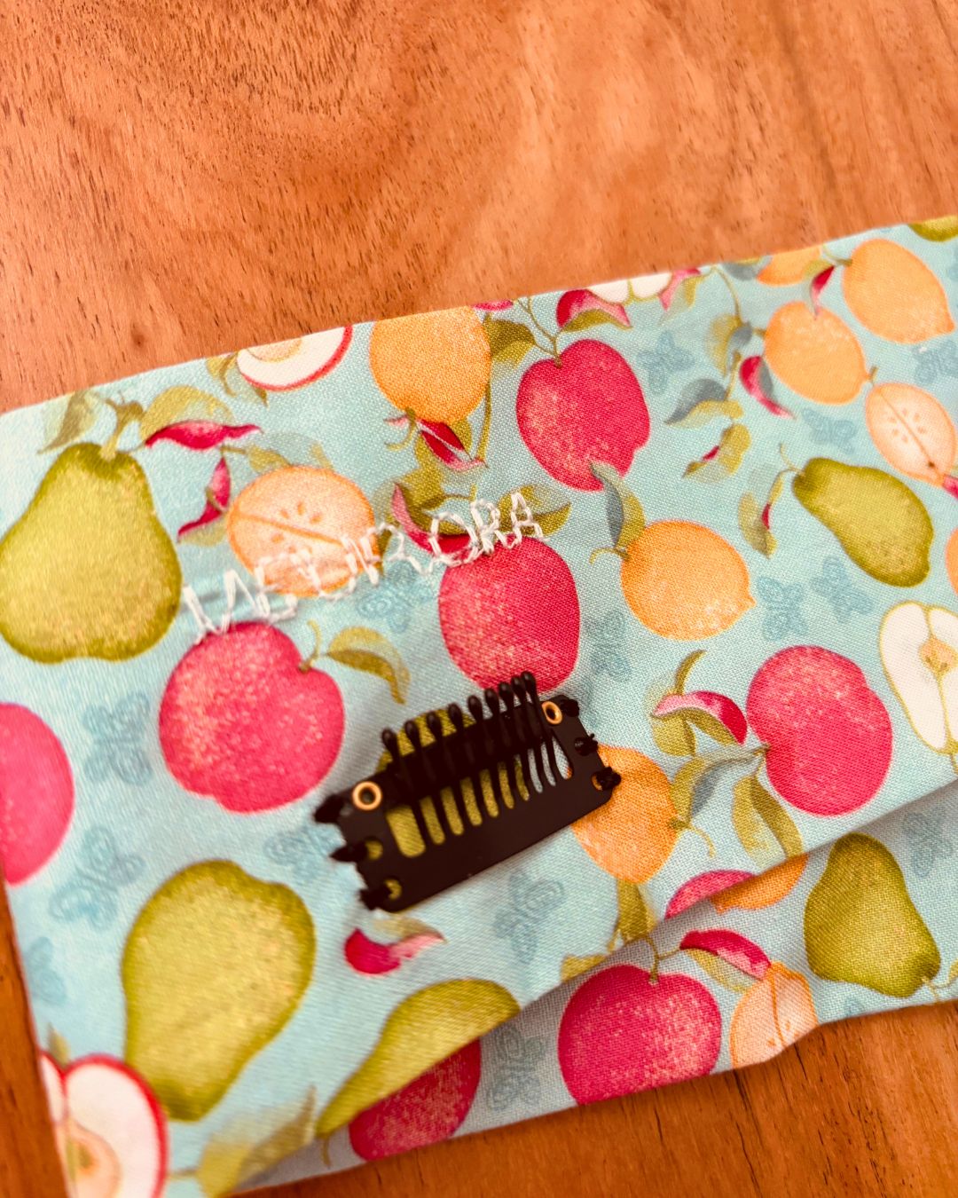 Clip-On Headband 38" x 3": Manzanas Atta