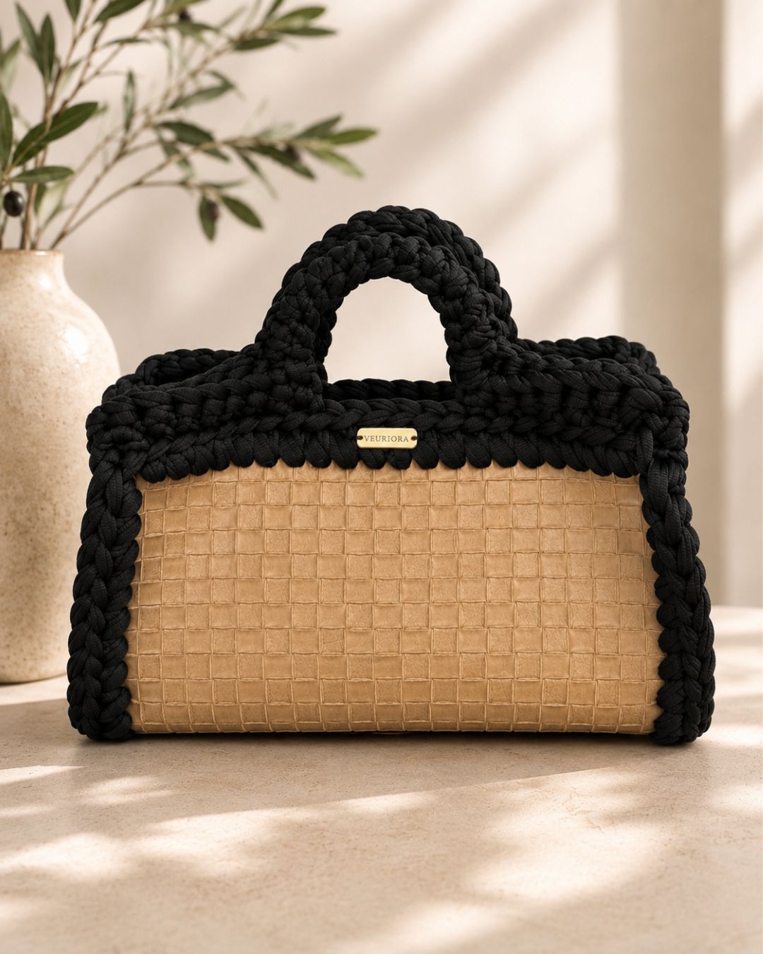 PRE ORDEN - Elena Grande Negro: Vinyl and Crochet Bag 3 en 1 Cross Body, Clutch and Shoulder