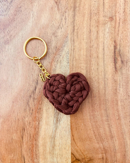 Llavero de Corazón Tejido a Mano Color Marrón Atta