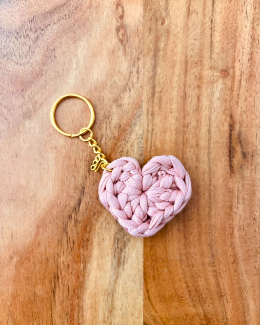 Llavero de Corazón Tejido a Mano Color Rosa Vieja Atta