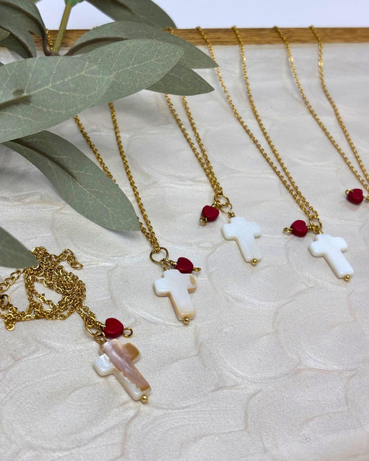 Fué por Amor Cadena Stainless Steel, Cruz Shell y Corazón Rojo Pequeño Madera