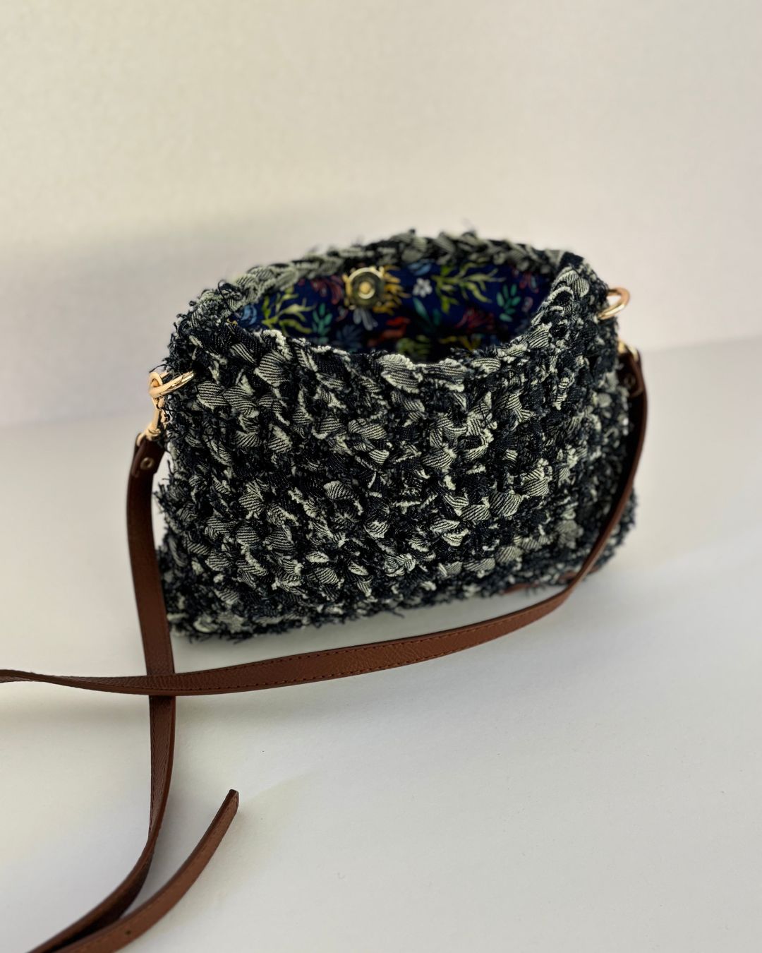 Catalina 2 en 1 Denim Crossbody Bag + Clutch Purse Color: Azul Oscuro