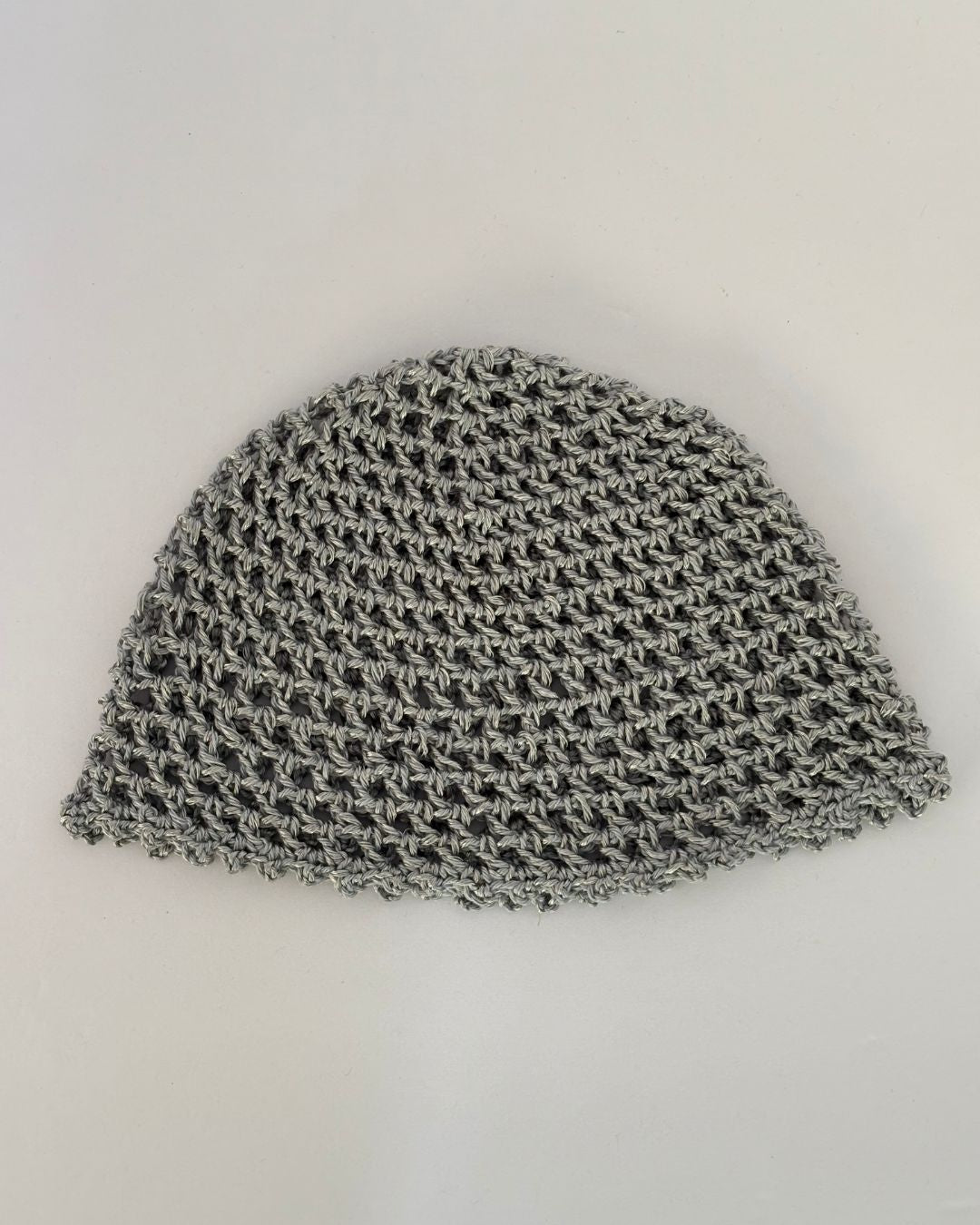 Renatta Gray Mesh Hat: Gorro Gris en Tendencia en Crochet