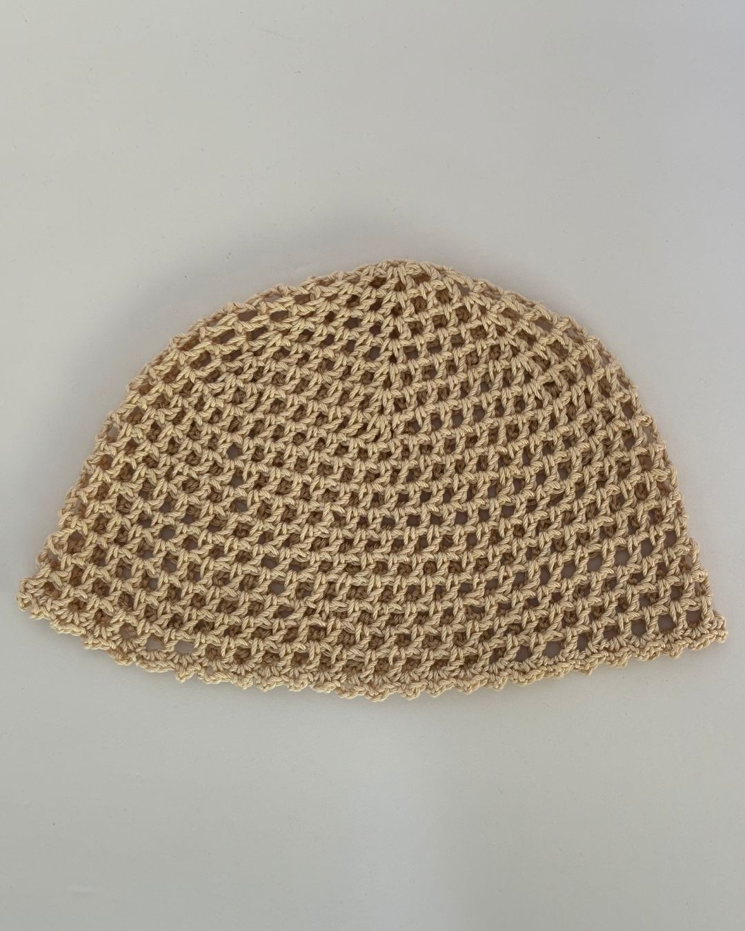 Renatta Cream Mesh Hat: Gorro Crema en Tendencia en Crochet