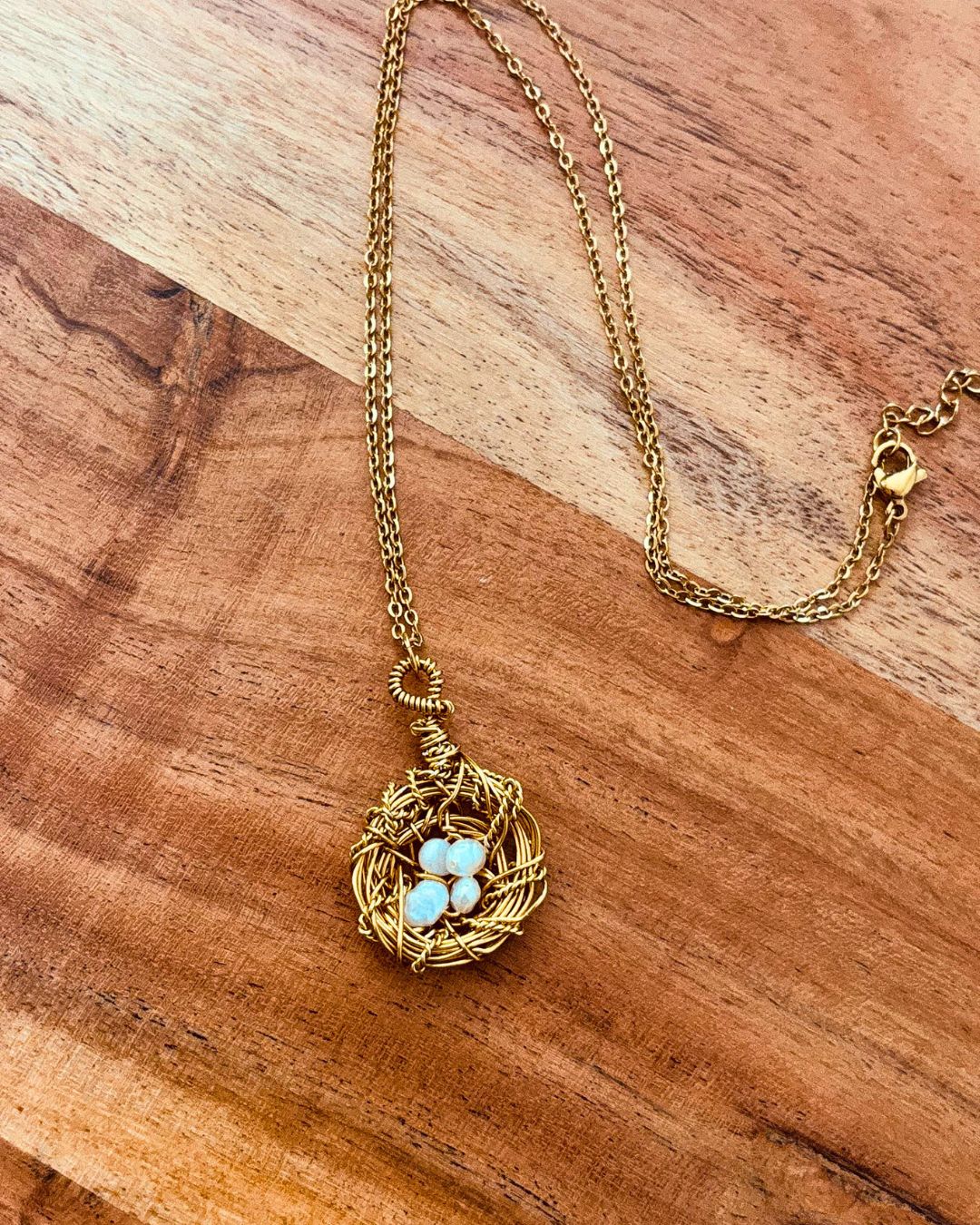 Cadena "Nido de Amor" - En Alambrado a Mano y Perlas Pequeñas de Agua Dulce Atta