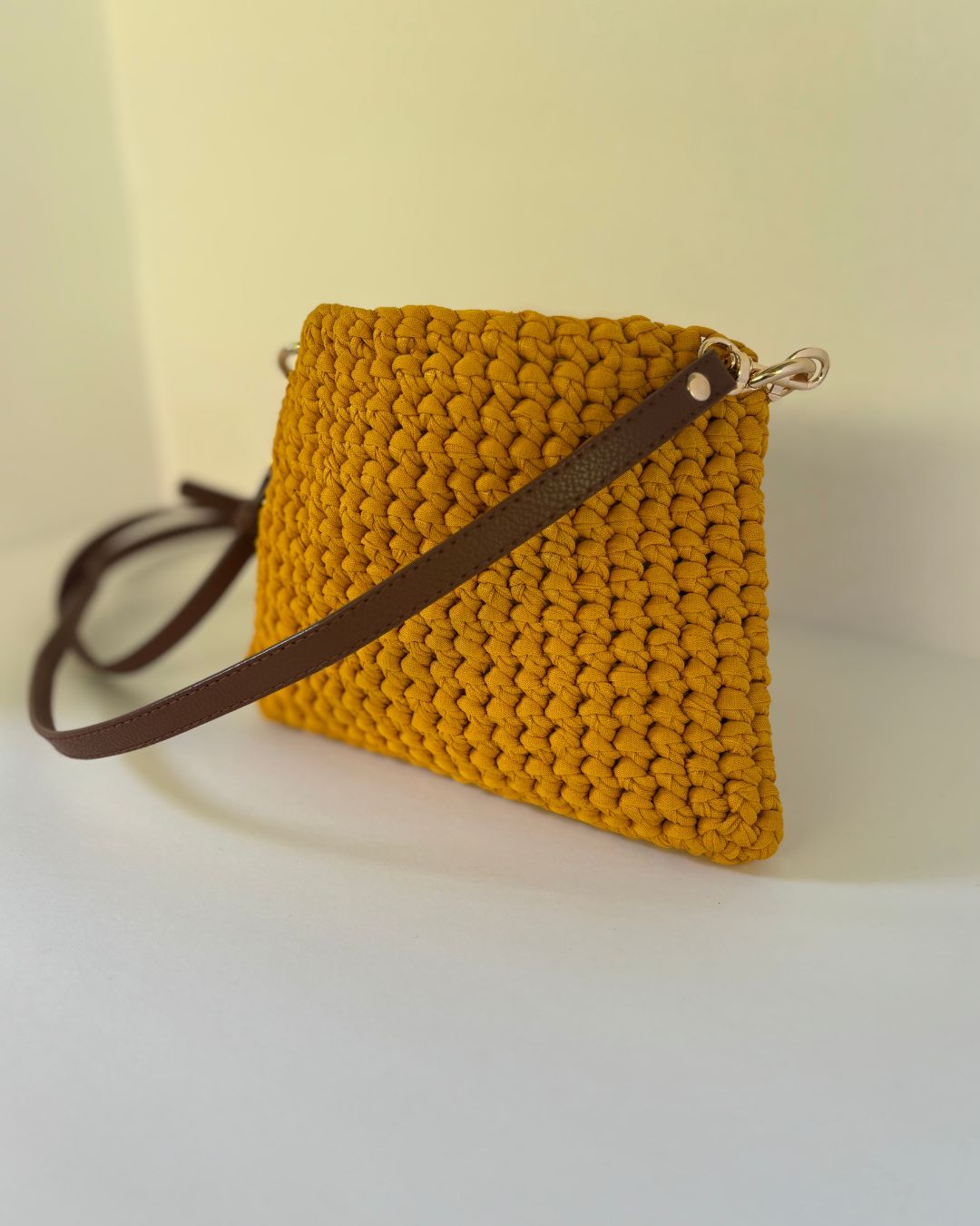 Magdalena Cartera Crossbody en Crochet con Trapillo Brasileño