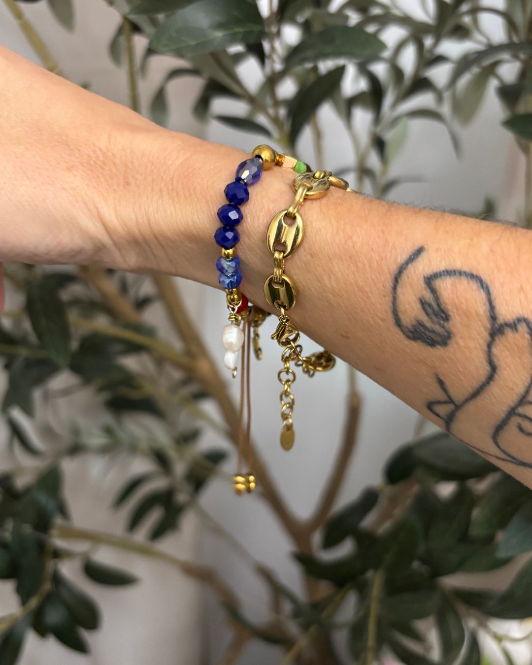 Pulsera Padre Nuestro en Hilo Crema, Beads y Charms