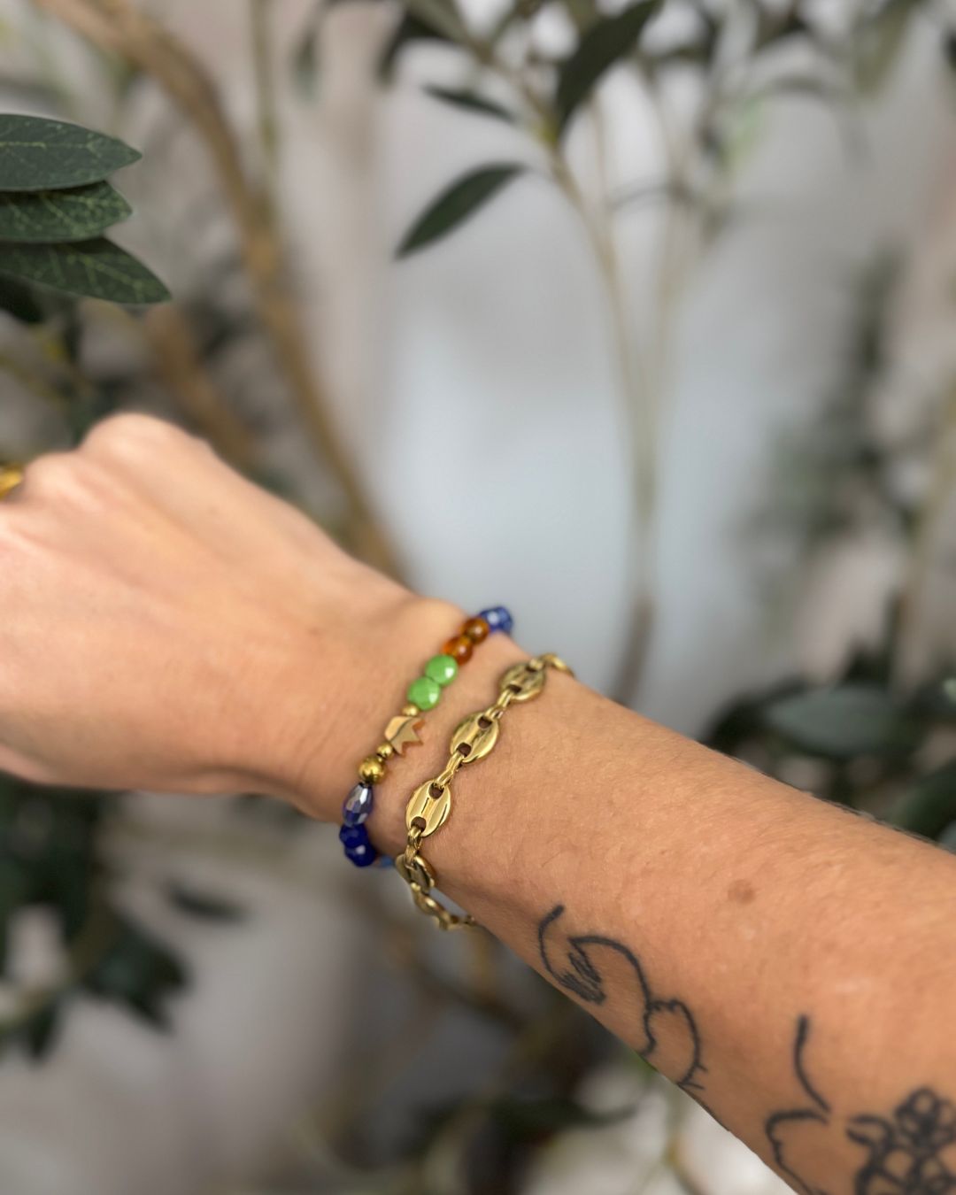 Pulsera Padre Nuestro en Hilo Crema, Beads y Charms
