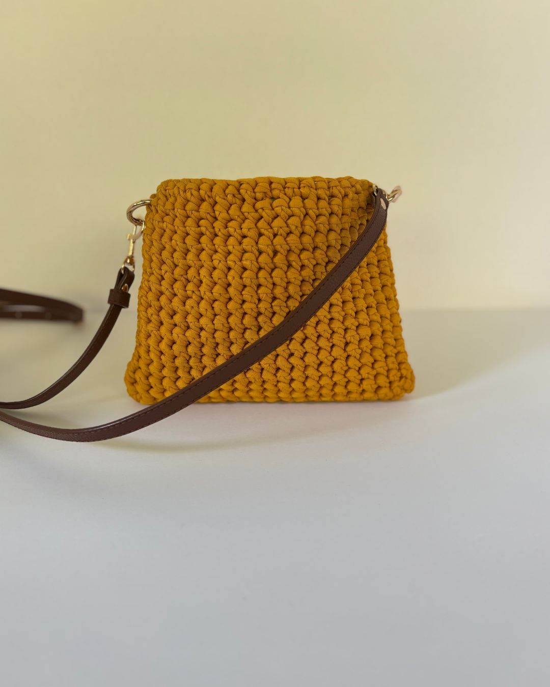 Magdalena Cartera Crossbody en Crochet con Trapillo Brasileño
