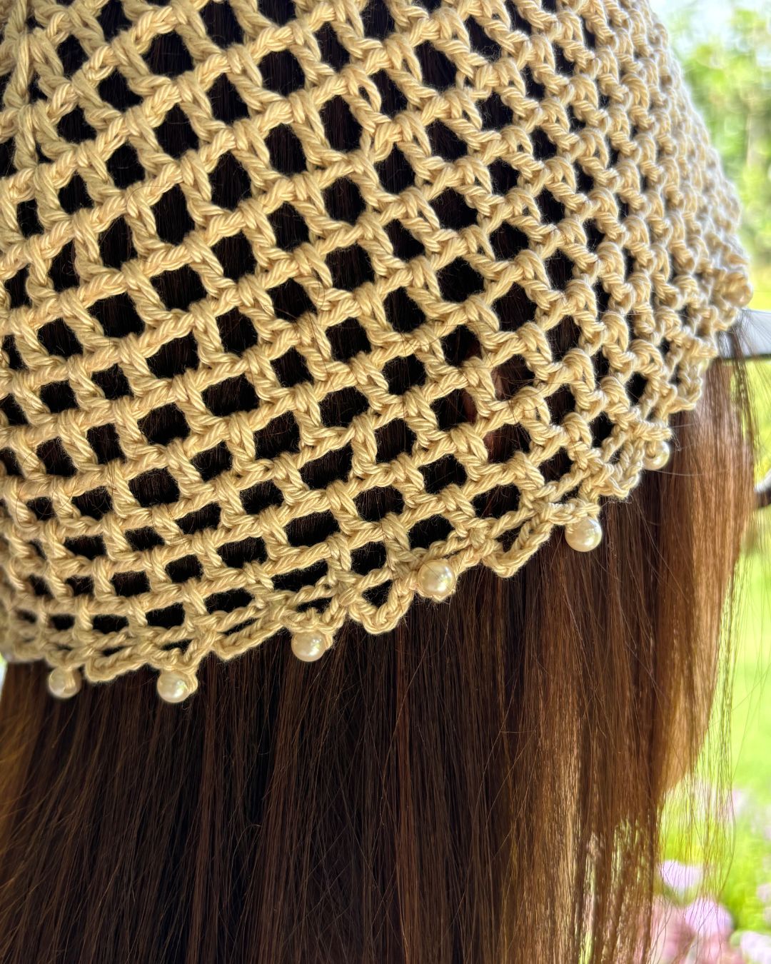 Renatta Cream Pearl Mesh Hat: Gorro Crema con Perlas de Imitación en Tendencia en Crochet