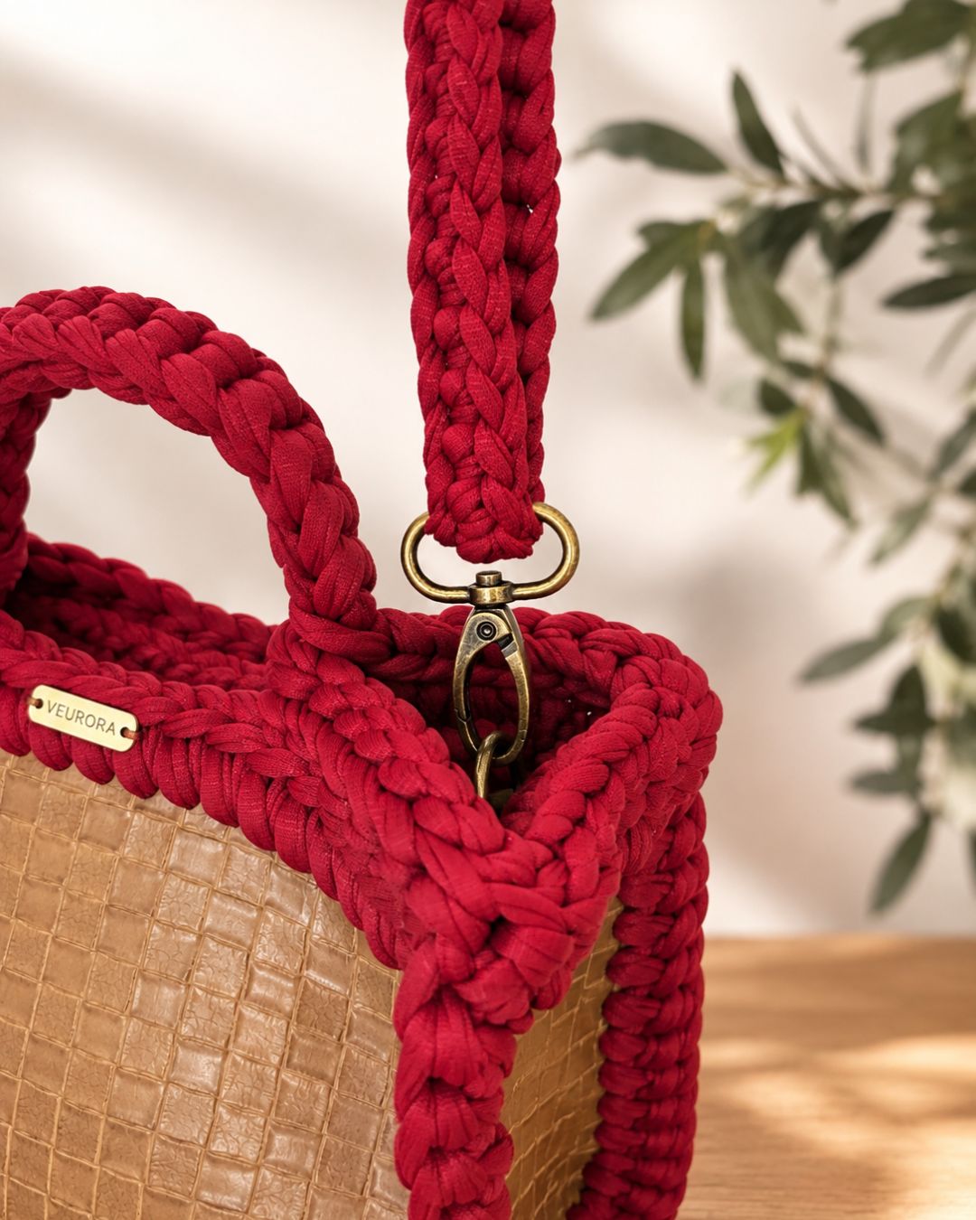 PRE ORDEN - Elena Grande Cereza: Vinyl and Crochet Bag 3 en 1 Cross Body, Clutch and Shoulder