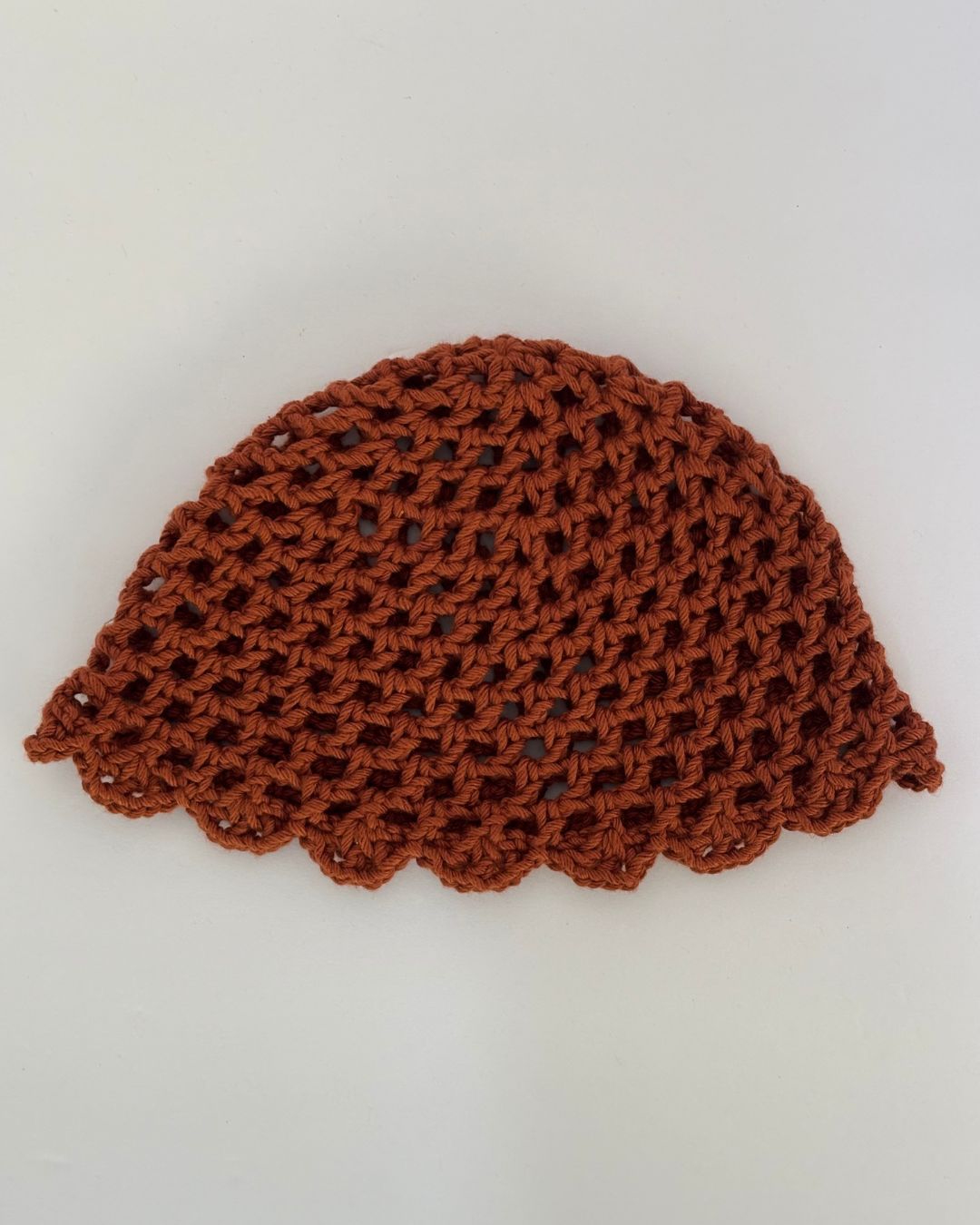 Caramel Mesh Hat: Gorro en Tendencia en Crochet