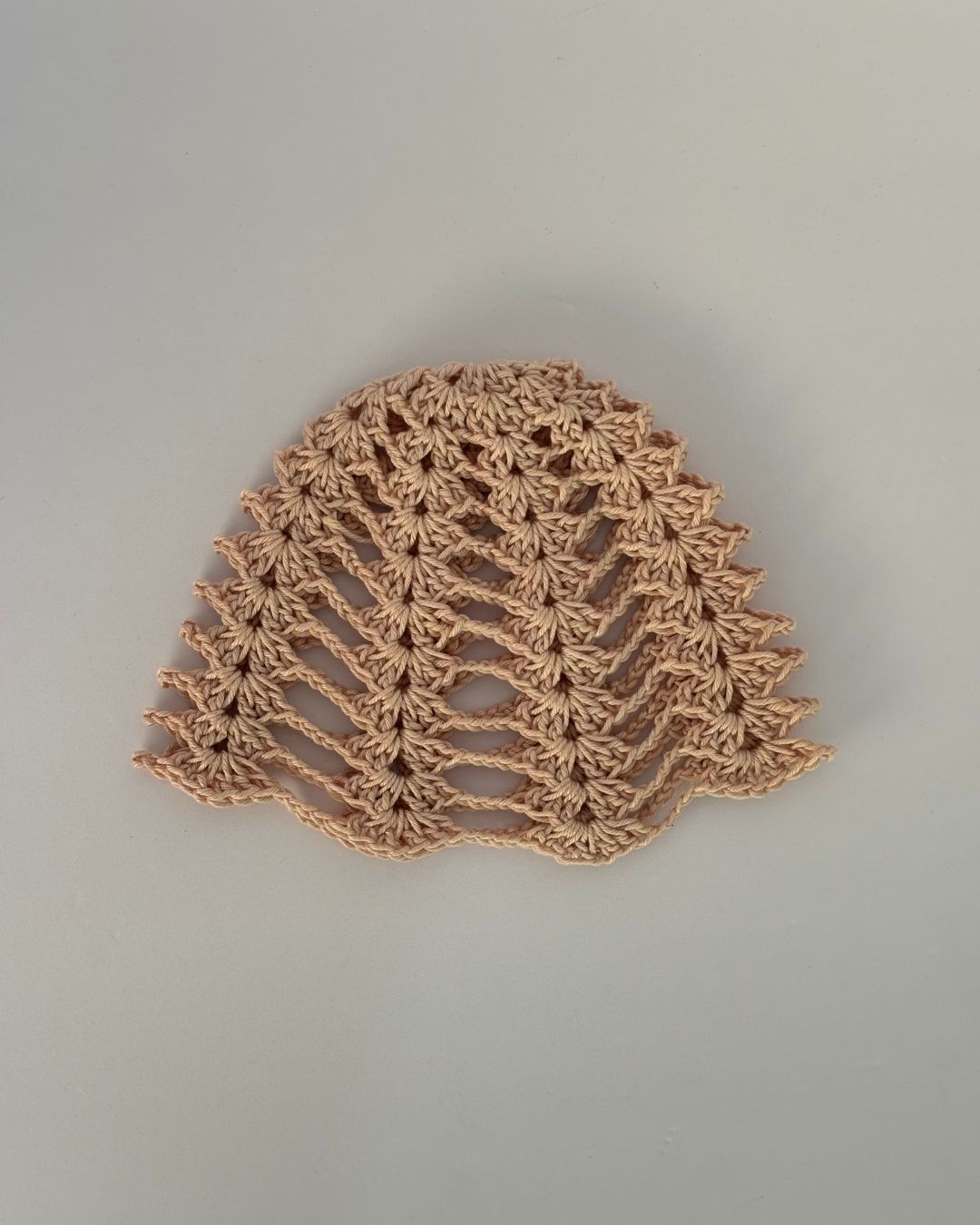 Cata Cream Mesh Hat: Gorro en Tendencia en Crochet