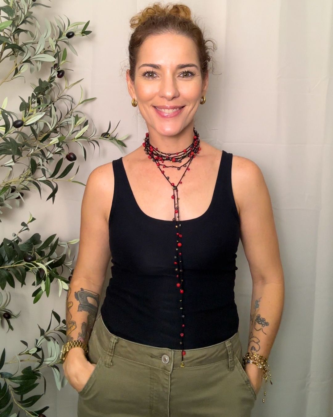 Collar Rut: Mil Formas (Tonos: Rojos, Marrones, Dorados & Hilo: Negro) -  Tejido a Mano en Crochet con Piedras, Cristales y Semipreciosas