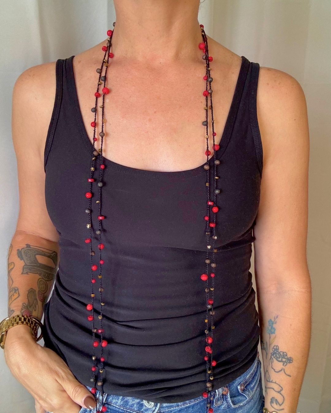 Collar Rut: Mil Formas (Tonos: Rojos, Marrones, Dorados & Hilo: Negro) -  Tejido a Mano en Crochet con Piedras, Cristales y Semipreciosas