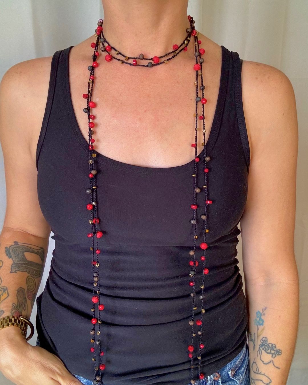 Collar Rut: Mil Formas (Tonos: Rojos, Marrones, Dorados & Hilo: Negro) -  Tejido a Mano en Crochet con Piedras, Cristales y Semipreciosas