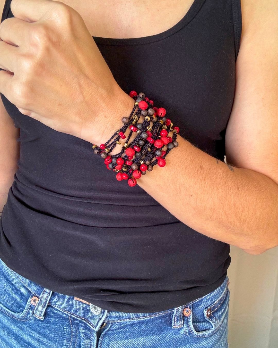 Collar Rut: Mil Formas (Tonos: Rojos, Marrones, Dorados & Hilo: Negro) -  Tejido a Mano en Crochet con Piedras, Cristales y Semipreciosas