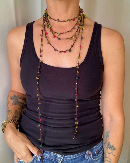 Collar Rut: Mil Formas (Tonos: Rojo, Verde chatré, Marrones, Verde & Hilo: Marrón) -  Tejido a Mano en Crochet con Piedras, Cristales y Semipreciosas