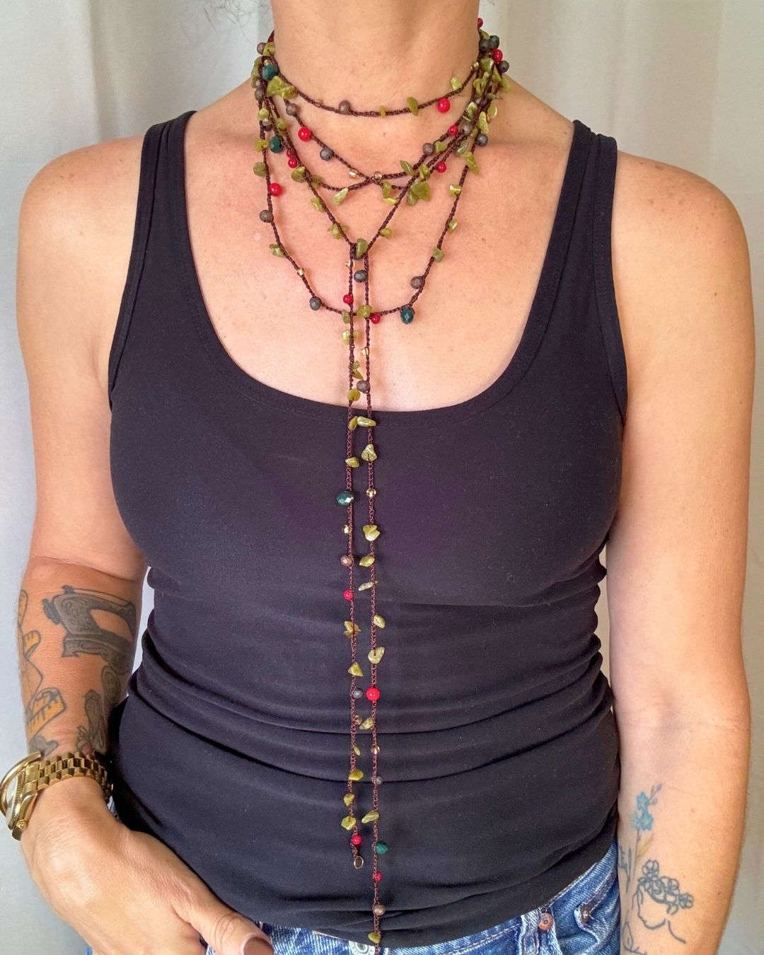 Collar Rut: Mil Formas (Tonos: Rojo, Verde chatré, Marrones, Verde & Hilo: Marrón) -  Tejido a Mano en Crochet con Piedras, Cristales y Semipreciosas
