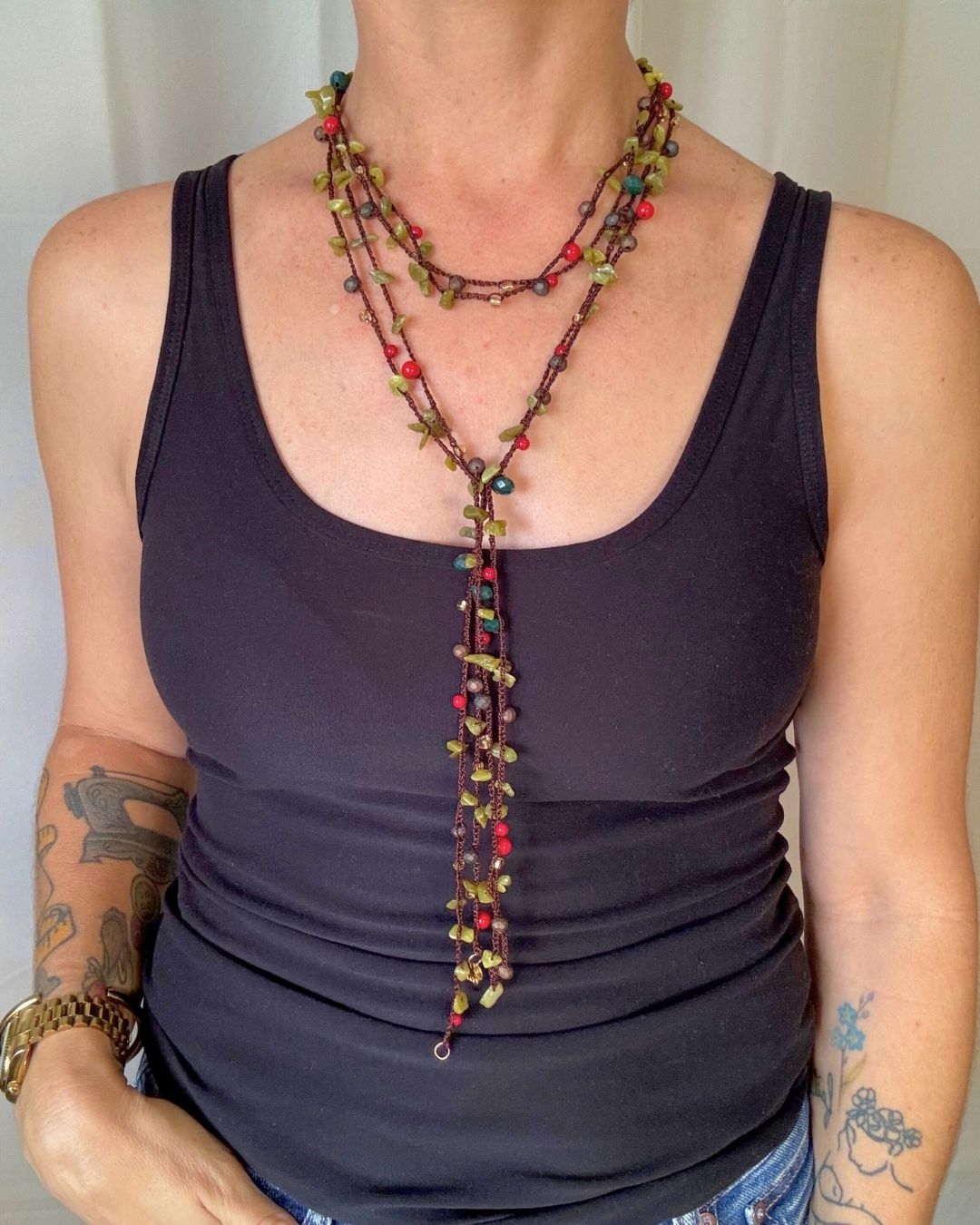 Collar Rut: Mil Formas (Tonos: Rojo, Verde chatré, Marrones, Verde & Hilo: Marrón) -  Tejido a Mano en Crochet con Piedras, Cristales y Semipreciosas