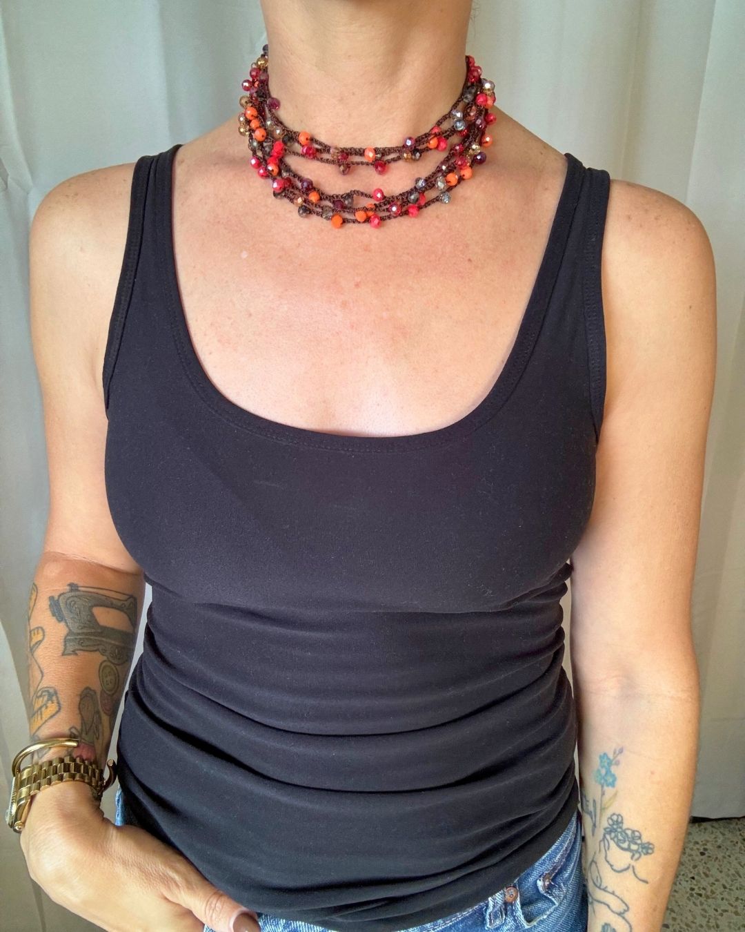 Collar Rut: Mil Formas (Tonos: Rojo, Anaranjado, Grises Dorados & Hilo: Marrón) -  Tejido a Mano en Crochet con Piedras, Cristales y Semipreciosas