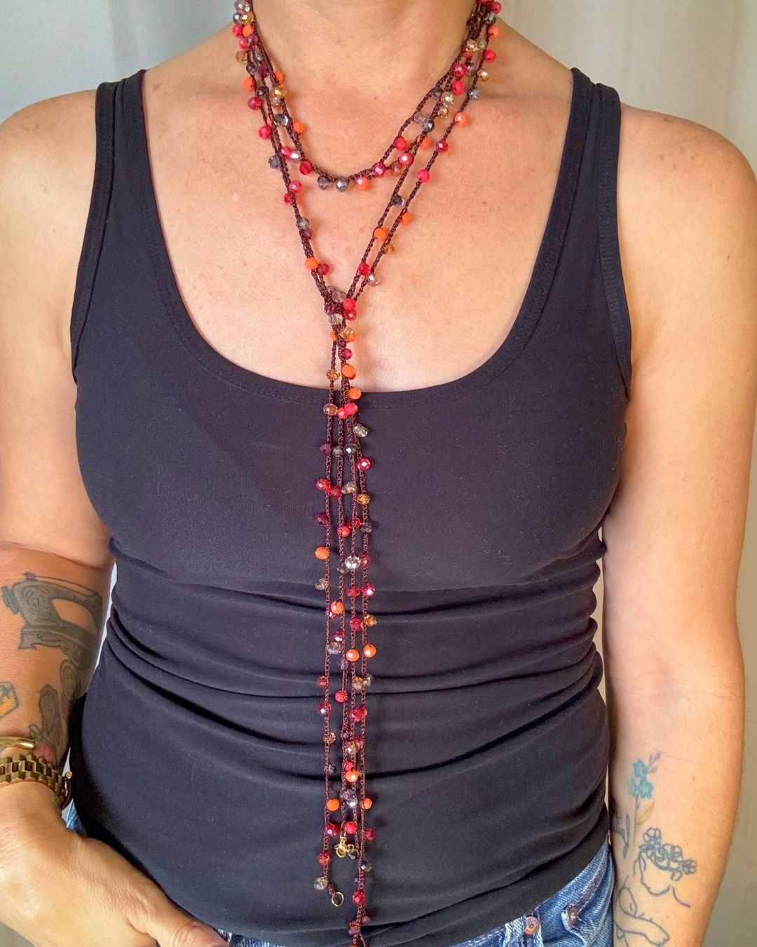 Collar Rut: Mil Formas (Tonos: Rojo, Anaranjado, Grises Dorados & Hilo: Marrón) -  Tejido a Mano en Crochet con Piedras, Cristales y Semipreciosas