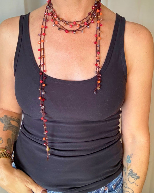 Collar Rut: Mil Formas (Tonos: Rojo, Anaranjado, Grises Dorados & Hilo: Marrón) -  Tejido a Mano en Crochet con Piedras, Cristales y Semipreciosas