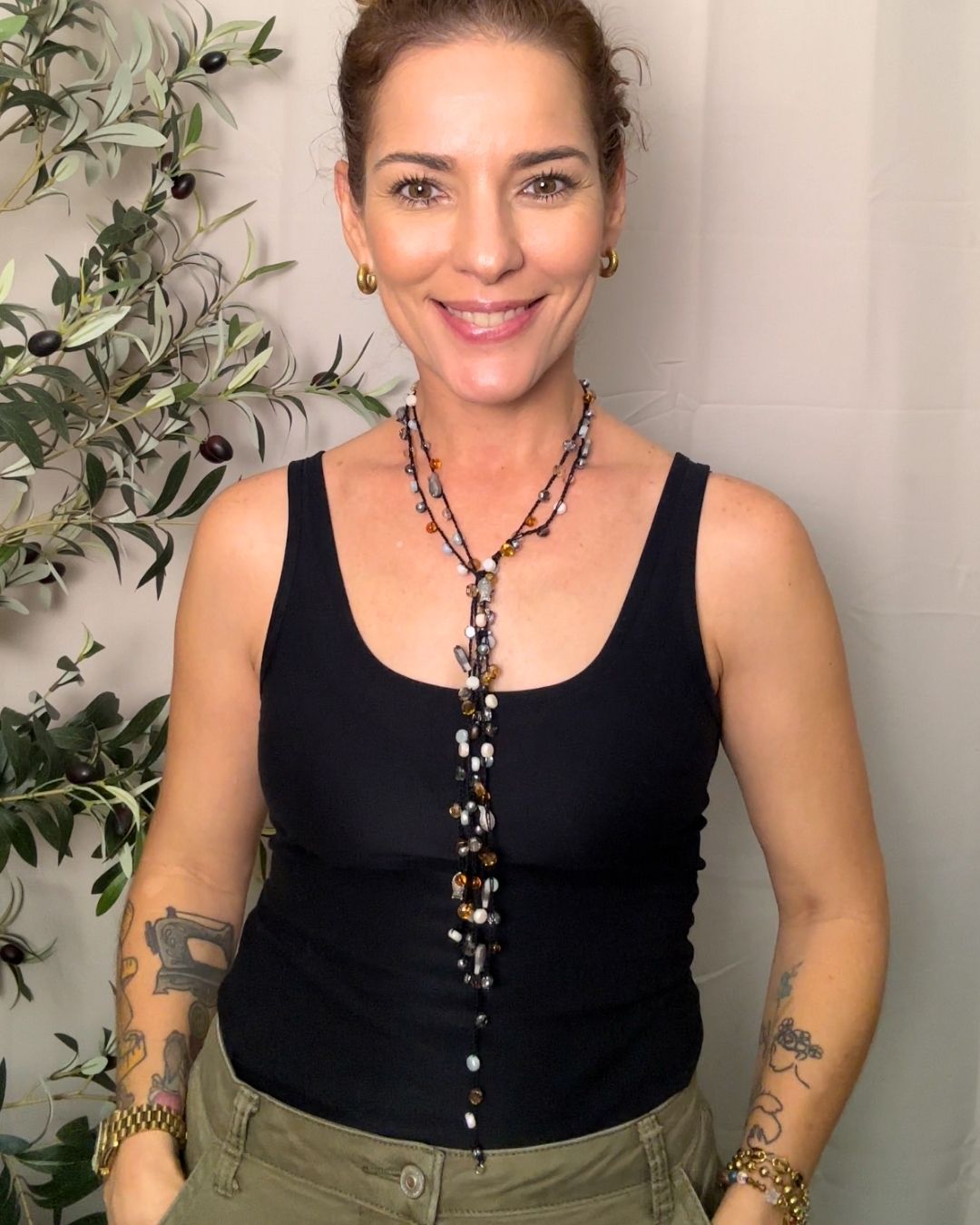 Collar Rut: Mil Formas (Tonos: Negro, Azul Cielo, Caramelo, Crema, Gris Balines de Plata Bead de Pez Plateado Negro & Hilo: Negro) -  Tejido a Mano en Crochet con Piedras, Cristales y Semipreciosas
