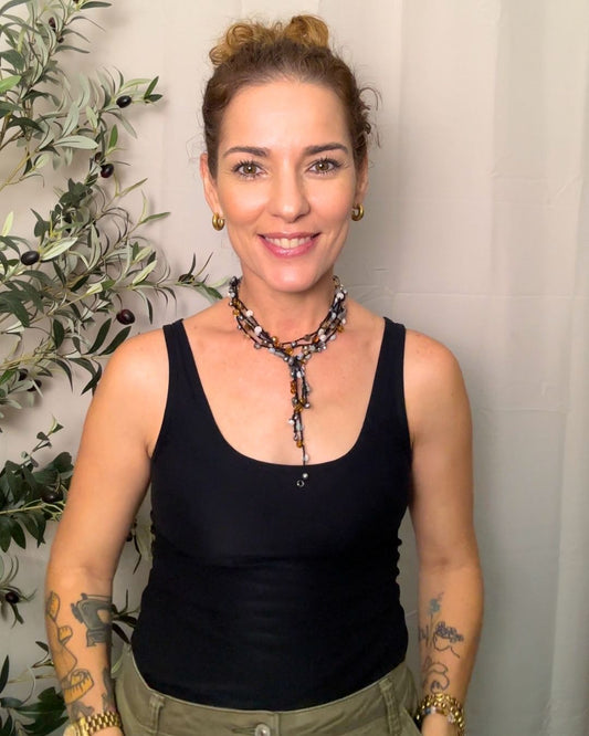 Collar Rut: Mil Formas (Tonos: Negro, Azul Cielo, Caramelo, Crema, Gris Balines de Plata Bead de Pez Plateado Negro & Hilo: Negro) -  Tejido a Mano en Crochet con Piedras, Cristales y Semipreciosas