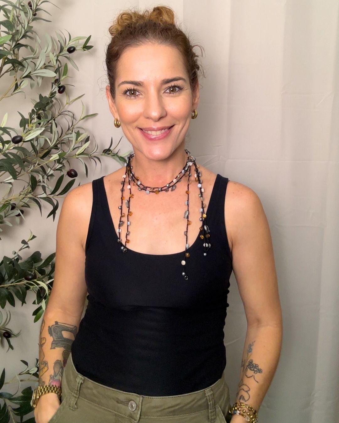 Collar Rut: Mil Formas (Tonos: Negro, Azul Cielo, Caramelo, Crema, Gris Balines de Plata Bead de Pez Plateado Negro & Hilo: Negro) -  Tejido a Mano en Crochet con Piedras, Cristales y Semipreciosas