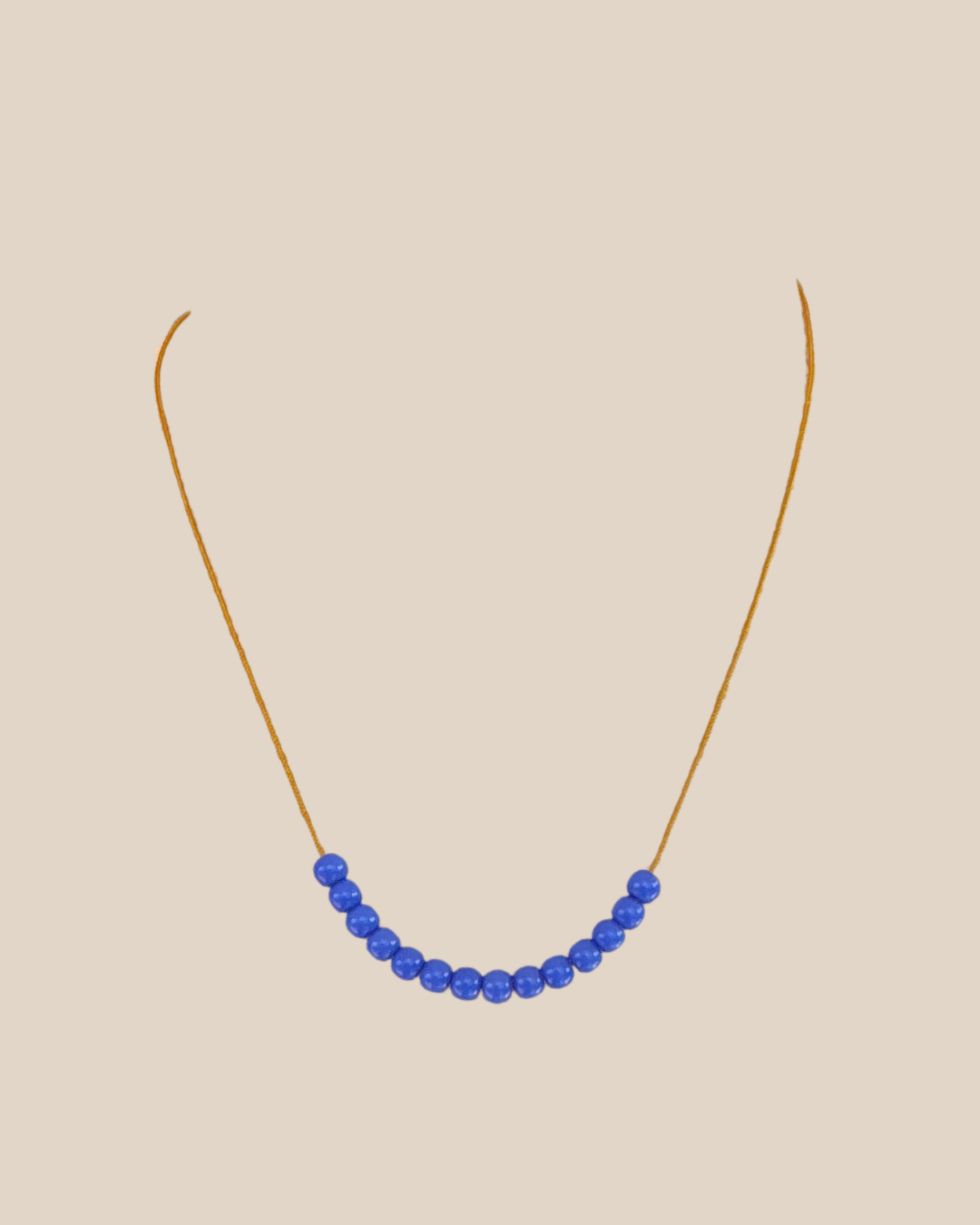 Ave Necklace: Cristales Azules en Hilo Ajustable