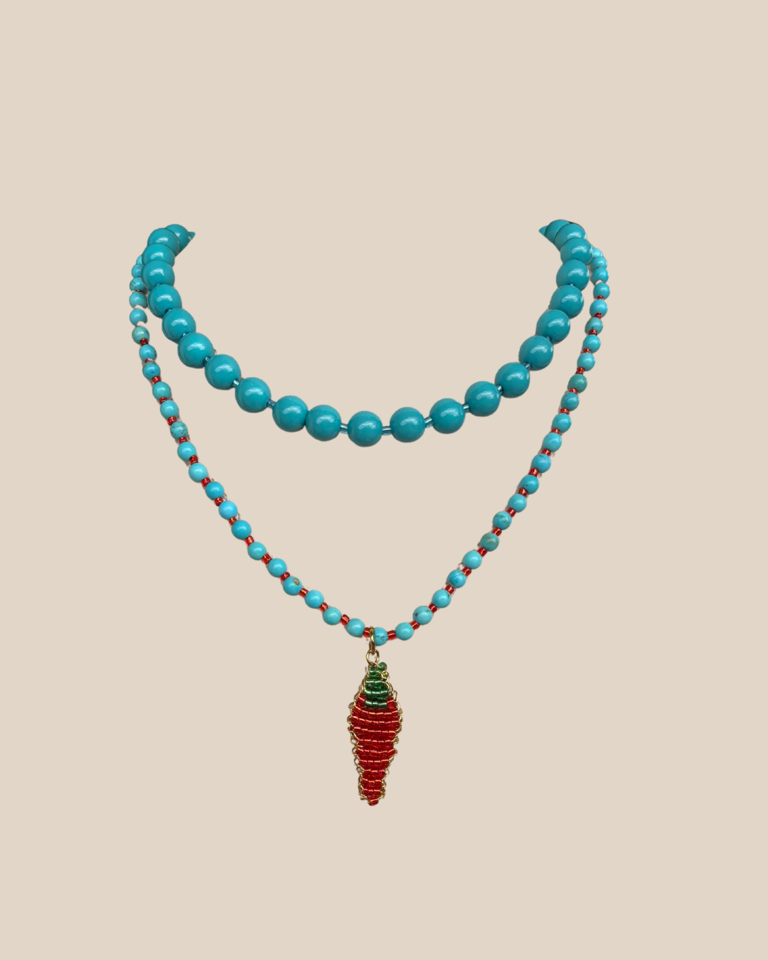Ave Necklace: Cristales Turquesa y Rojo con Charm de Pique Hecho a Mano