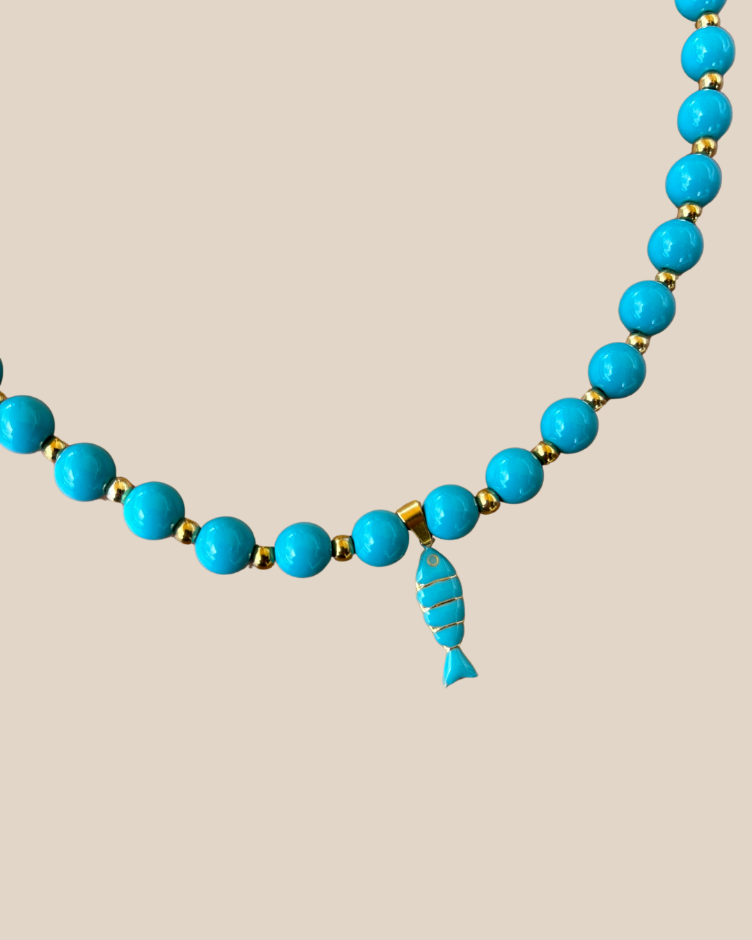 Ave Necklace: Turquesa con Charm de Pez y Balines en Stainless Steel